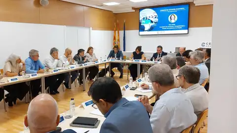 La inflación y la inversión, claves para seguir creciendo La Comisión de Coyuntura ha contado con la presencia de la consejera de Economía, Eva Valle