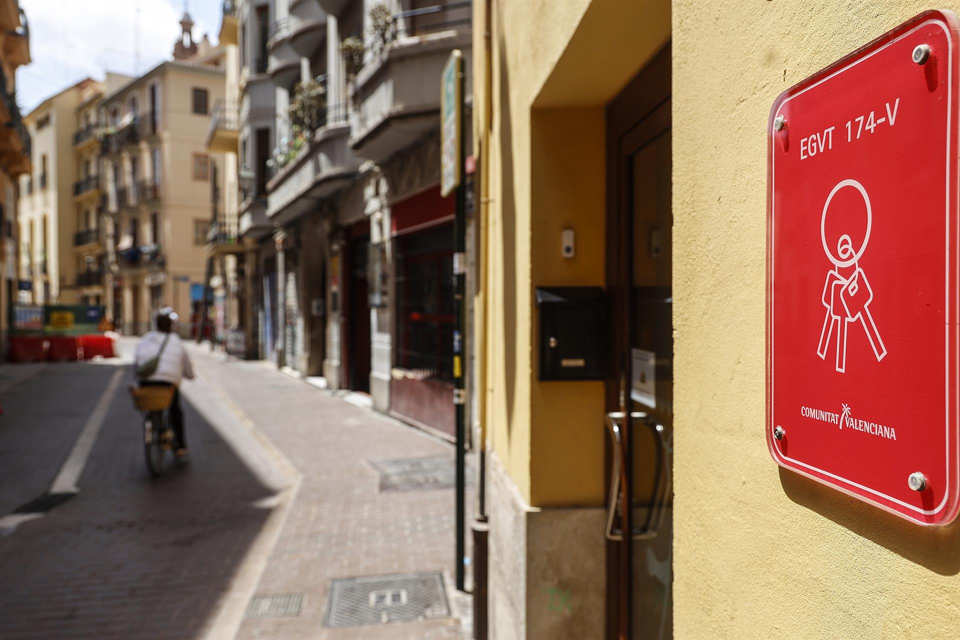Alicante ha abierto 57 expedientes a las viviendas turísticas y aprobará su regulación antes de fin de año Alicante ha abierto 57 expedientes a las viviendas turísticas y aprobará su regulación antes de fin de año