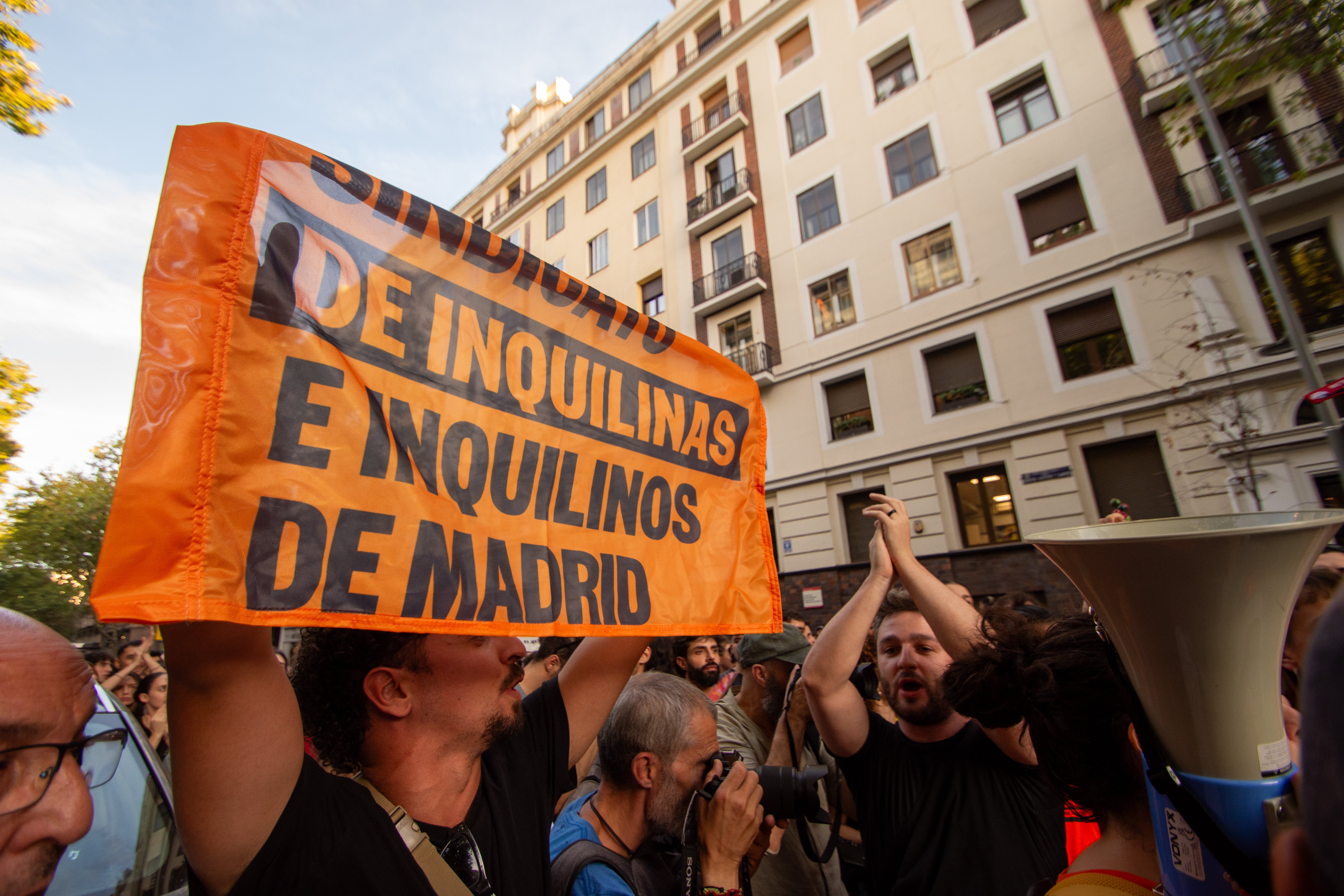 "Ni una Maricarmen más": el desahucio moviliza a miles de personas a concentrarse este sábado contra la crisis de vivienda "Ni una Maricarmen más": el desahucio moviliza a miles de personas a concentrarse este sábado contra la crisis de vivienda