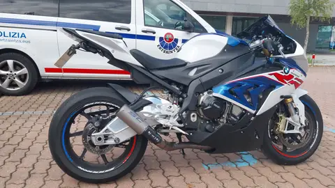Investigados dos motociclistas que colgaban vídeos en redes sociales con maniobras de conducción temeraria Investigados dos motociclistas que colgaban vídeos en redes sociales con maniobras de conducción temeraria