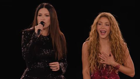 Laura Pausini y Shakira, durante su actuaci&oacute;n en el tercer concierto de Shakira en Madrid