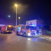 Un incendio obliga a intervenir a los bomberos en una vivienda abandonada de Puerto de Sagunto Un incendio obliga a intervenir a los bomberos en una vivienda abandonada de Puerto de Sagunto