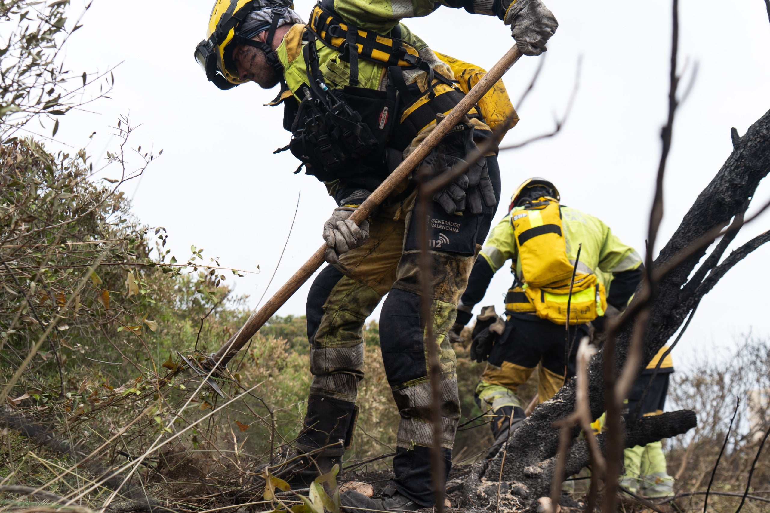 Acuerdo de la Generalitat con los bomberos forestales para mejorar salario y plantillas Acuerdo de la Generalitat con los bomberos forestales para mejorar salario y plantillas