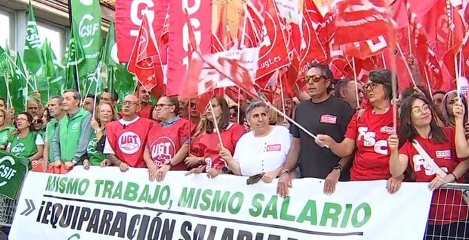 Los Sindicatos mantienen sus movilizaciones y huelga por la propuesta "insuficiente" de homologación de empleados públicos Los Sindicatos mantienen sus movilizaciones y huelga por la propuesta "insuficiente" de homologación de empleados públicos
