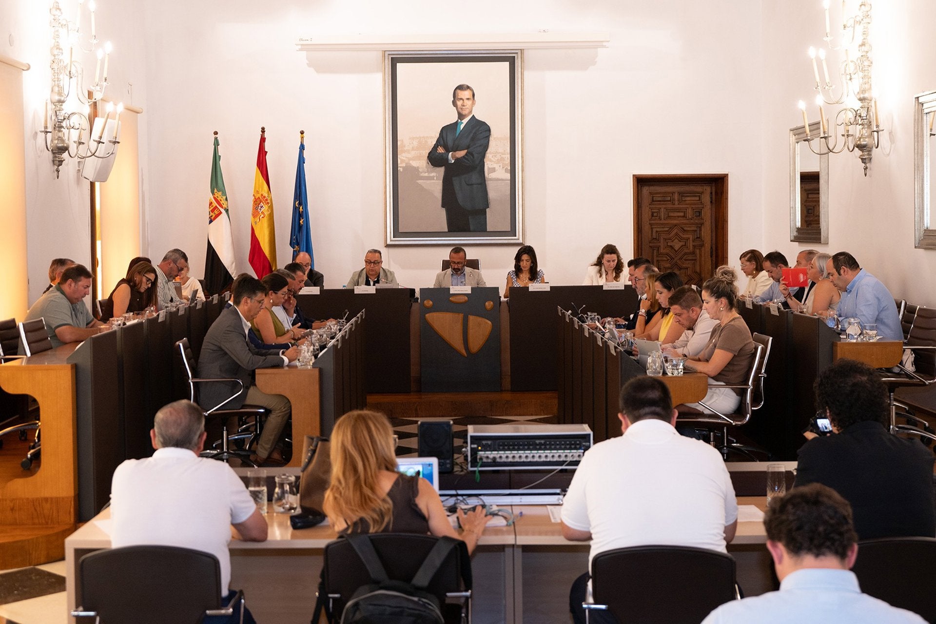 La Diputación de Cáceres comprará cuatro nuevos vehículos para el Sepei con una inversión de 1,5 millones de euros La Diputación de Cáceres comprará cuatro nuevos vehículos para el Sepei con una inversión de 1,5 millones de euros