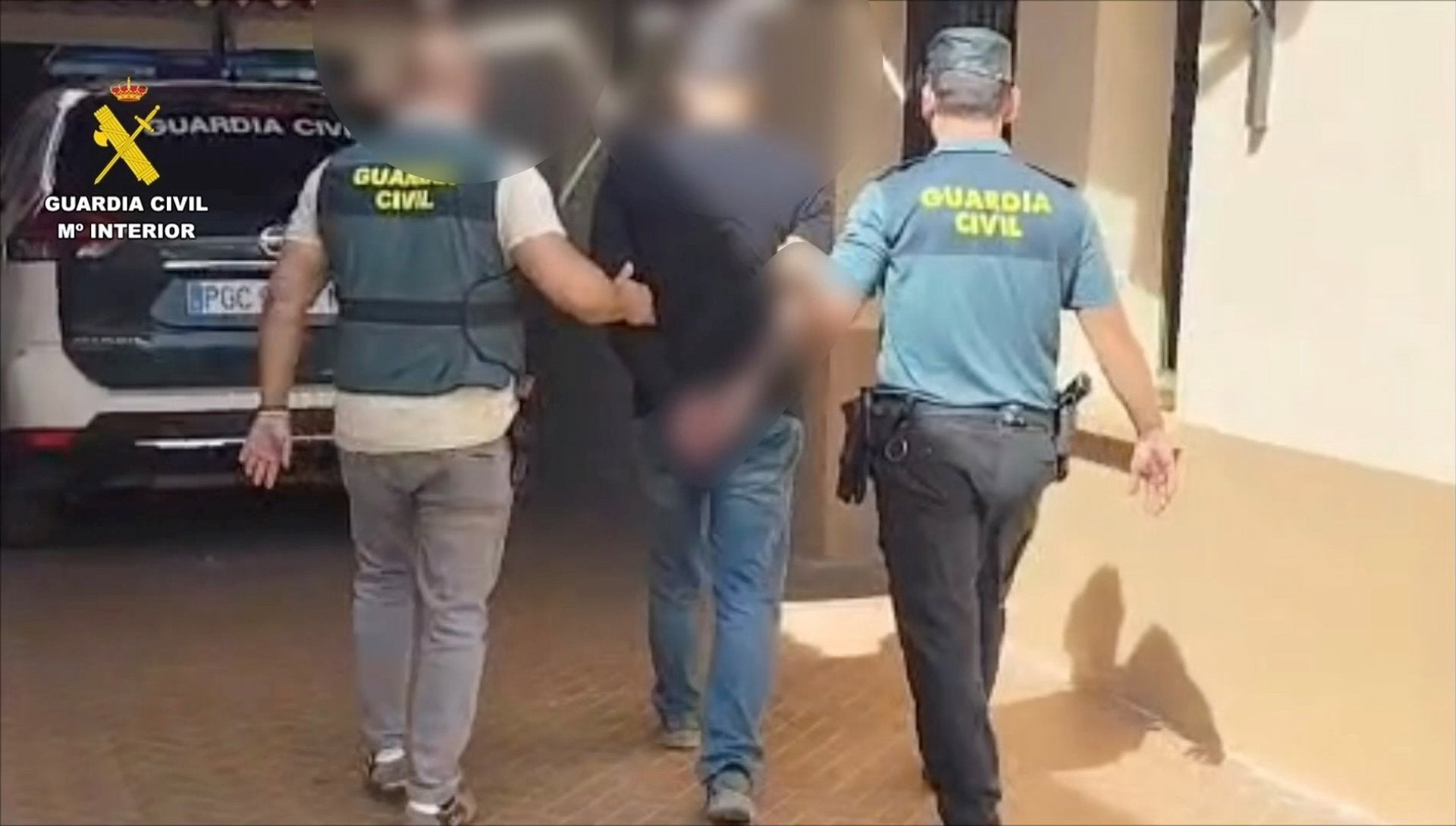 Detenido un varón por intentar robar una cadena de oro en Zorita a una mujer a la que causó roces en el cuello Detenido un varón por intentar robar una cadena de oro en Zorita a una mujer a la que causó roces en el cuello