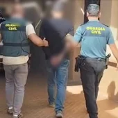 Detenido un varón por intentar robar una cadena de oro en Zorita a una mujer a la que causó roces en el cuello Detenido un varón por intentar robar una cadena de oro en Zorita a una mujer a la que causó roces en el cuello
