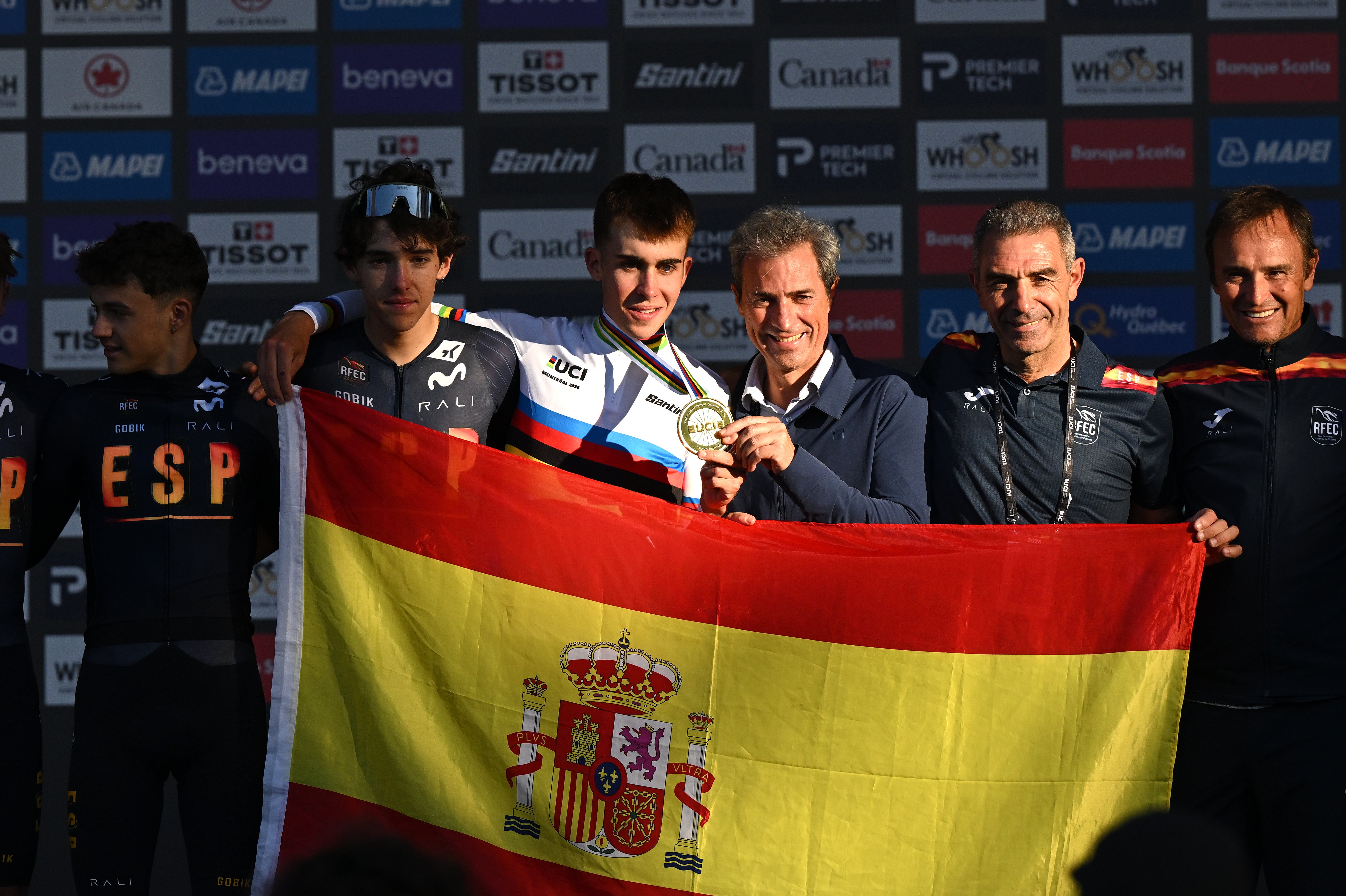 Benjamin Noval junto a la delegación española y el seleccionador, Eleuterio Anguita Benjamin Noval junto a la delegación española y el seleccionador, Eleuterio Anguita