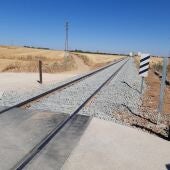 Adif adjudica por 3,3 millones la mejora de la protección de nueve pasos a nivel en la provincia de Badajoz