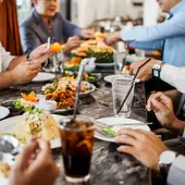 Bares y restaurantes. Casi el 80% de los españoles gasta más en alimentación fuera del hogar Bares y restaurantes. Casi el 80% de los españoles gasta más en alimentación fuera del hogar