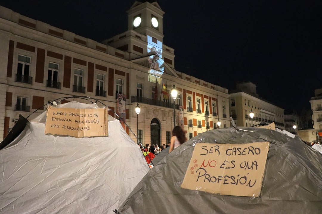 "No aguantamos más este estado rentista que nos exprime y nos echa de nuestros barrios": cientos de personas acampan en Sol por la vivienda "No aguantamos más este estado rentista que nos exprime y nos echa de nuestros barrios": cientos de personas acampan en Sol por la vivienda