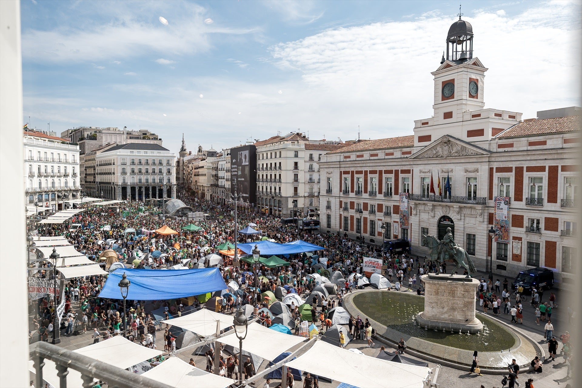 Miles de personas se acampan en la Puerta del Sol por la vivienda Miles de personas se acampan en la Puerta del Sol por la vivienda