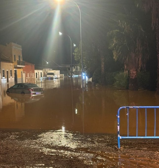 La lluvia dejaba ayer en Extremadura alerta Roja, Inuncaex, mensajes Es-Alert, 17 evacuados en Corte de Peleas y carreteras cortadas La lluvia dejaba ayer en Extremadura alerta Roja, Inuncaex, mensajes Es-Alert, 17 evacuados en Corte de Peleas y carreteras cortadas