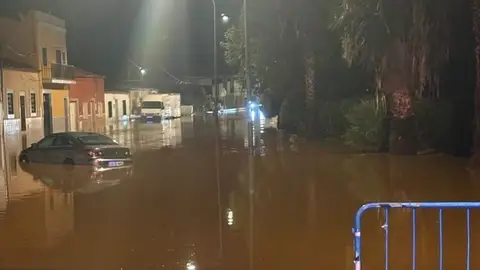 La lluvia dejaba ayer en Extremadura alerta Roja, Inuncaex, mensajes ES-Alert, 16 evacuados en Corte de Peleas y carreteras cortadas La lluvia dejaba ayer en Extremadura alerta Roja, Inuncaex, mensajes ES-Alert, 16 evacuados en Corte de Peleas y carreteras cortadas