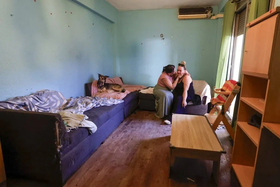 Logran aplazar el desahucio de una mujer y su hija menor en Torrero Logran aplazar el desahucio de una mujer y su hija menor en Torrero