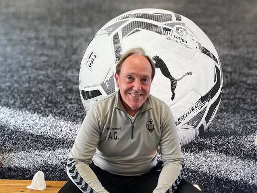 El doctor Antonio Giner regresa al Valencia CF como responsable del departamento médico del club El doctor Antonio Giner regresa al Valencia CF como responsable del departamento médico del club