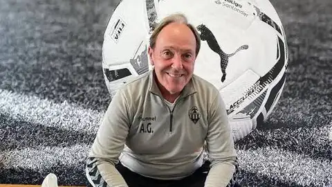 El doctor Antonio Giner regresa al Valencia CF como responsable del departamento médico del club El doctor Antonio Giner regresa al Valencia CF como responsable del departamento médico del club