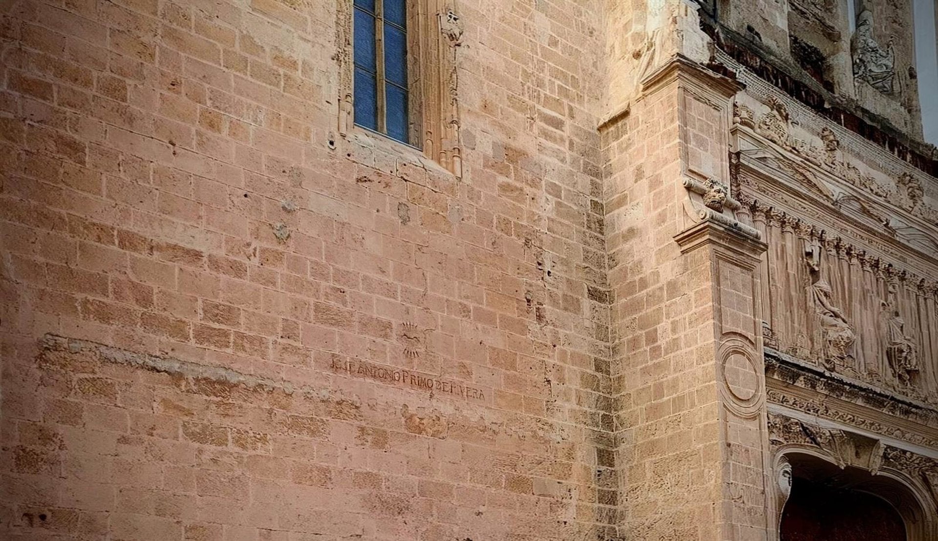 Ultiman el proyecto para retirar la inscripción de Primo de Rivera de la Catedral de Almería Ultiman el proyecto para retirar la inscripción de Primo de Rivera de la Catedral de Almería