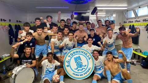 El SC Torrevieja resiste con diez jugadores y logra una importante victoria ante el Soneja (2-0) Fútbol