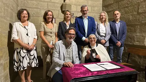 El Ayuntamiento de Huesca realiza el pago simbólico de un céntimo a las Miguelas El Ayuntamiento de Huesca realiza el pago simbólico de un céntimo a las Miguelas