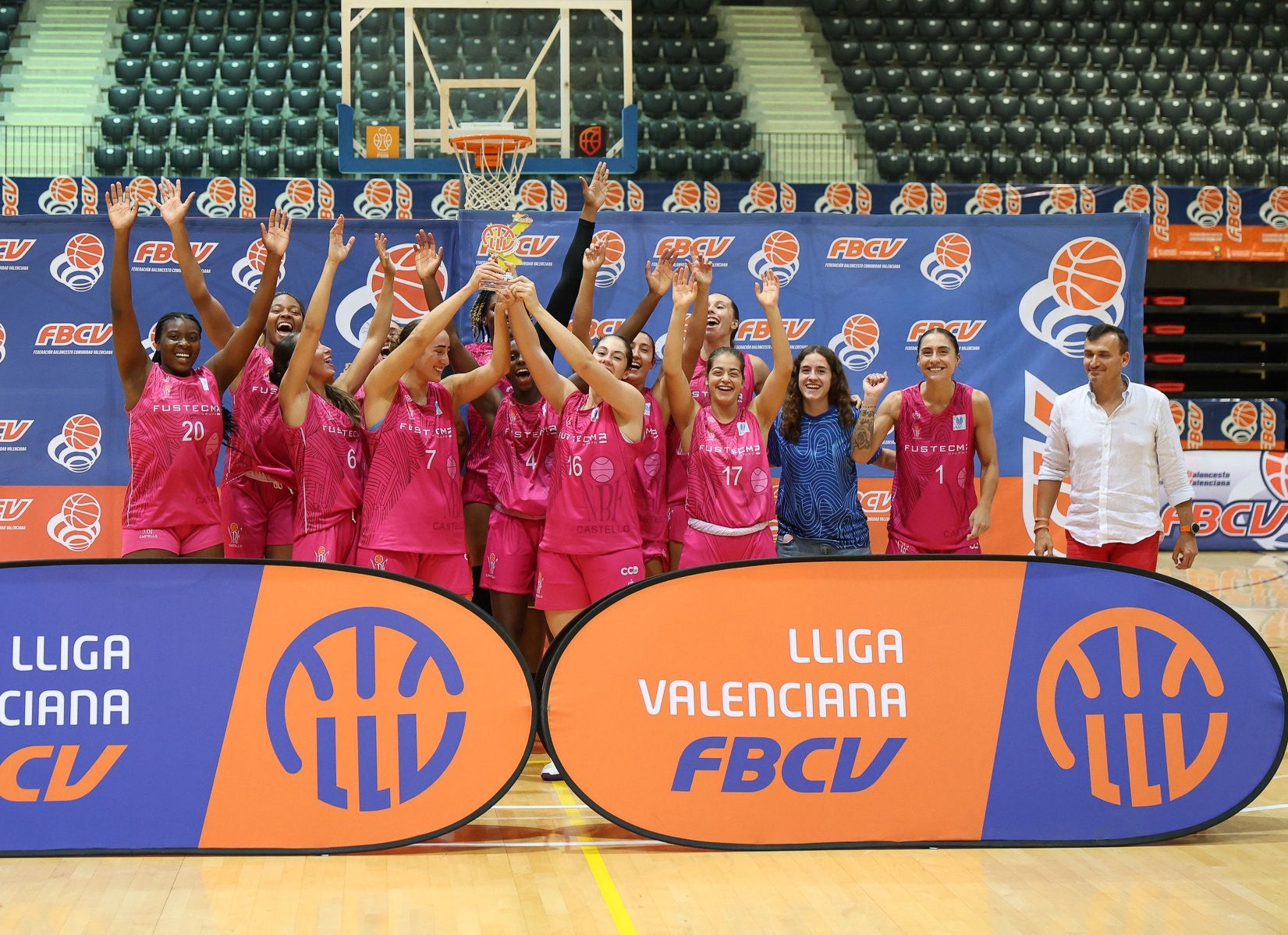 Nou Básquet y Esportiu Vila-real triunfan en la Lliga Valenciana Nou Básquet y Esportiu Vila-real triunfan en la Lliga Valenciana