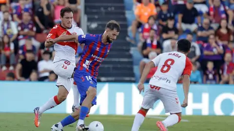 Justin Smith, jugador del Eldense. Justin Smith, jugador del Eldense.