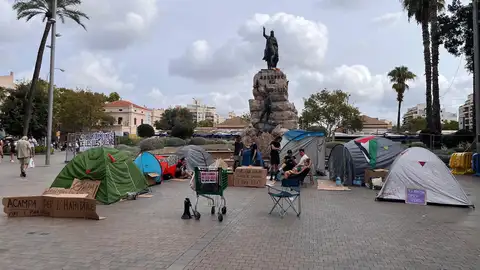 La acampada por la vivienda de plaza España de Palma continuará "con o sin permiso", al menos, durante 20 días más La acampada por la vivienda de plaza España de Palma continuará "con o sin permiso", al menos, durante 20 días más