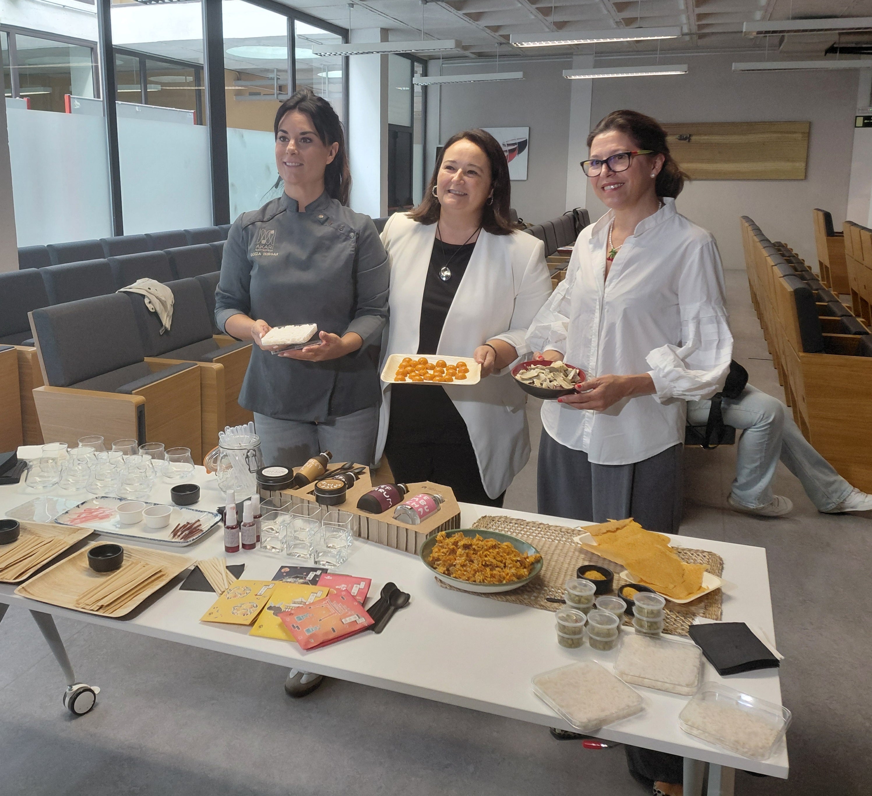 Chefs y profesionales explican sus proyectos en la jornada “I+D+i en la gastronomía: manda la tierra" Chefs y profesionales explican sus proyectos en la jornada “I+D+i en la gastronomía: manda la tierra"