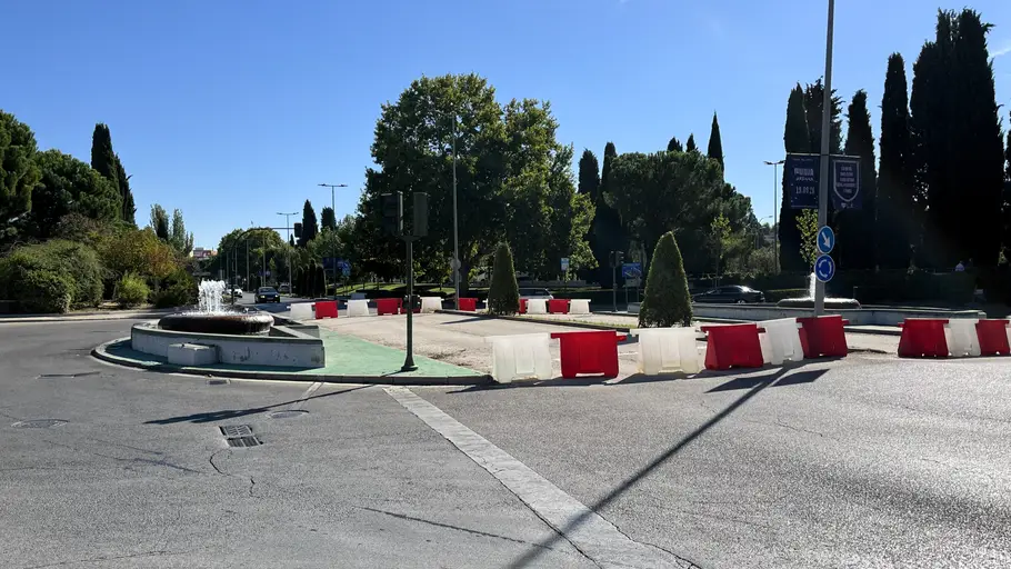 El Ayuntamiento de Alcalá de Henares invierte 2 millones de euros en la primera fase de mejora de la avenida de Madrid Rotonda provisional de la avenida de Madrid de Alcalá de Henares
