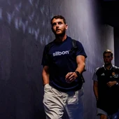 El técnico está dando con la tecla para llevar arriba al equipo El técnico está dando con la tecla para llevar arriba al equipo
