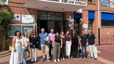 La consejera de Educación participa en la entrega del robot ZOE en el colegio cacereño Diocesano 'José Luis Cotallo' La consejera de Educación participa en la entrega del robot ZOE en el colegio cacereño Diocesano 'José Luis Cotallo'