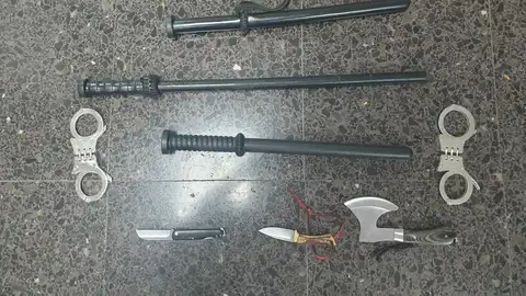 Detenido por amanezar a su expareja con agredirla con un hacha y golpear a policías en la detención. Detenido por amanezar a su expareja con agredirla con un hacha y golpear a policías en la detención.