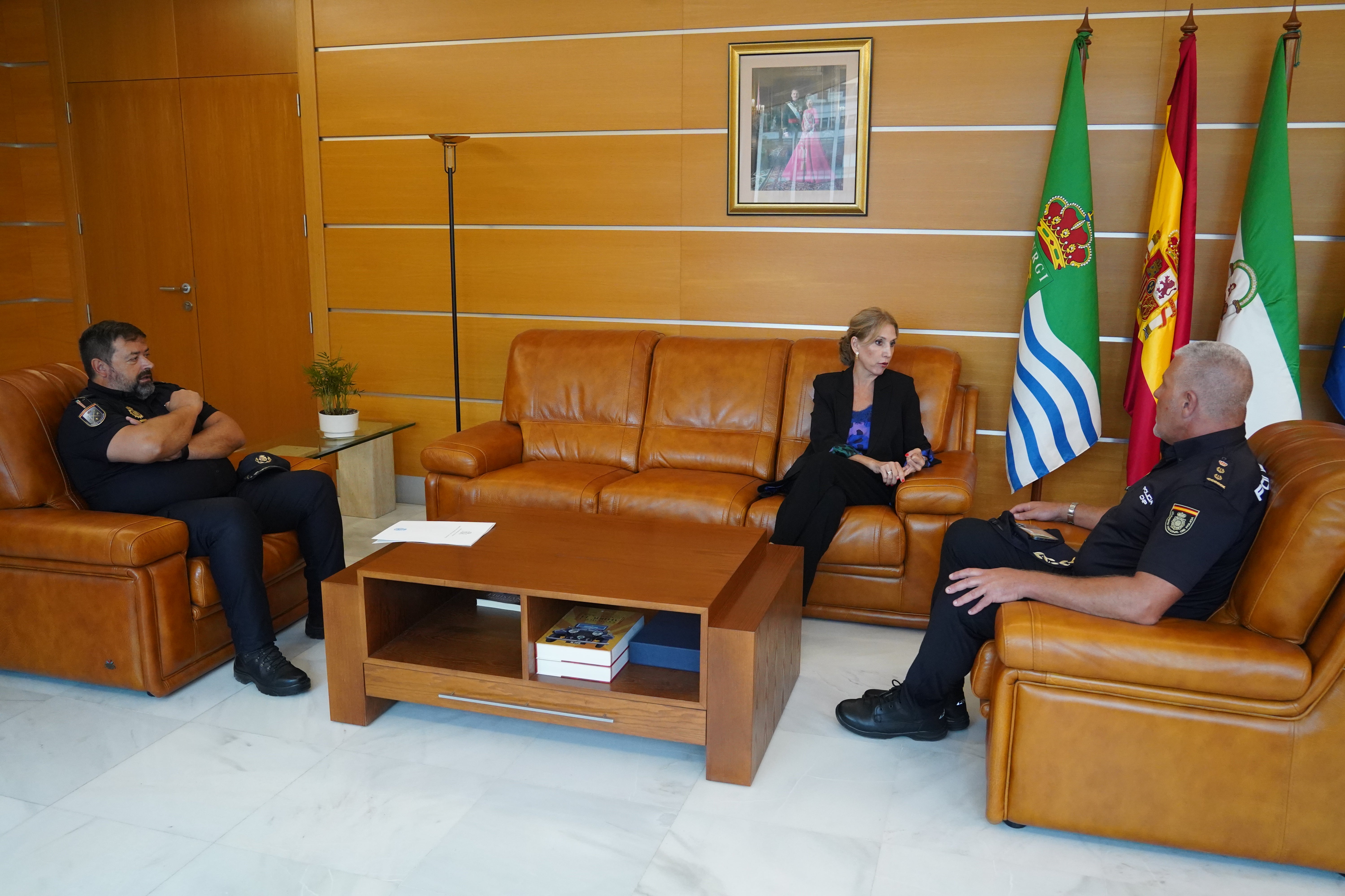 El Ayuntamiento de El Ejido y la Policía Nacional refuerzan la coordinación en materia de seguridad El Ayuntamiento de El Ejido y la Policía Nacional refuerzan la coordinación en materia de seguridad