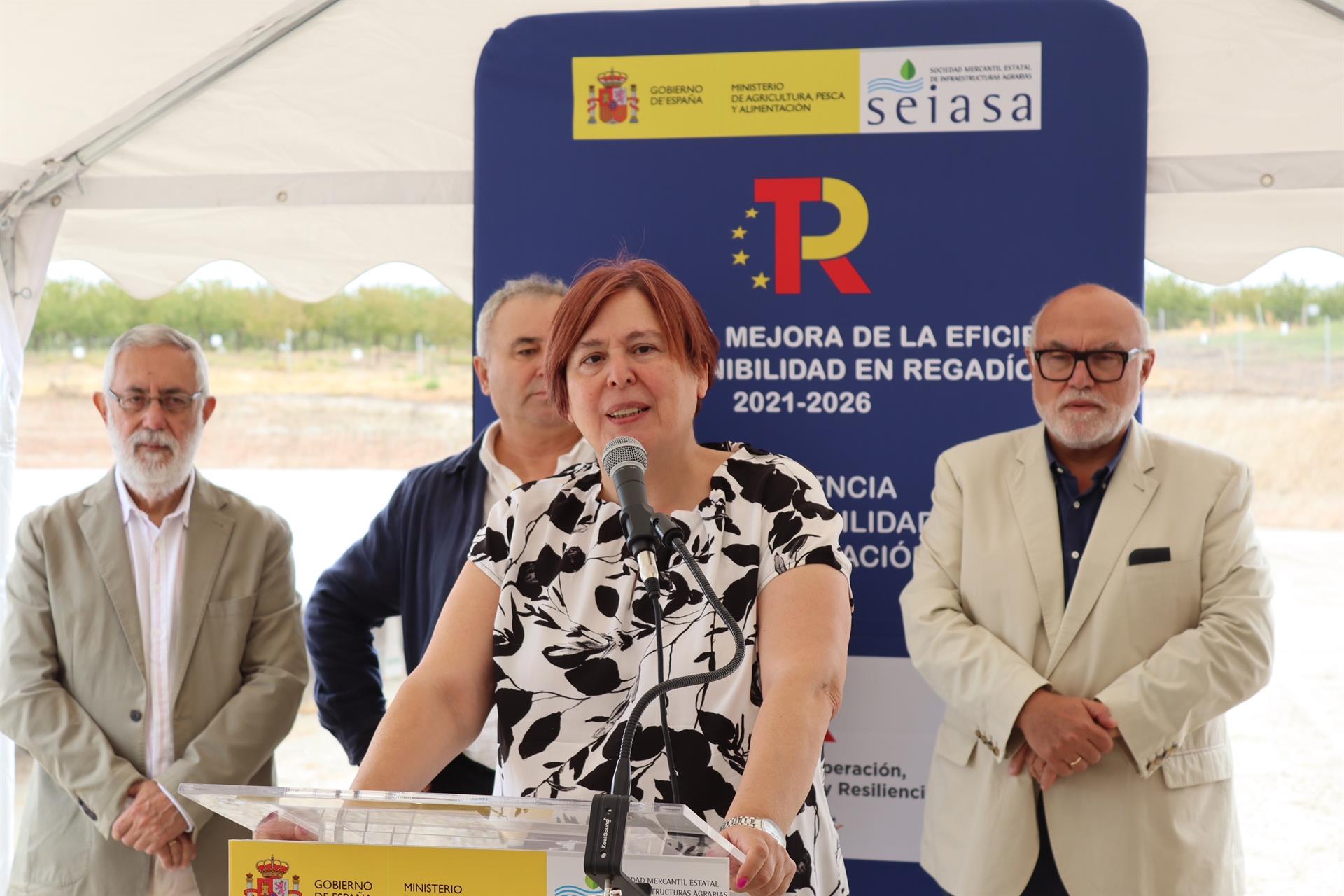 El Ministerio de Agricultura entrega las obras que benefician a más de medio millar de regantes de Valdecañas El Ministerio de Agricultura entrega las obras que benefician a más de medio millar de regantes de Valdecañas