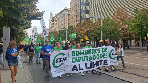 Los bomberos de las Diputaciones Provinciales se han manifestado en Zaragoza Los bomberos de las Diputaciones Provinciales se han manifestado en Zaragoza