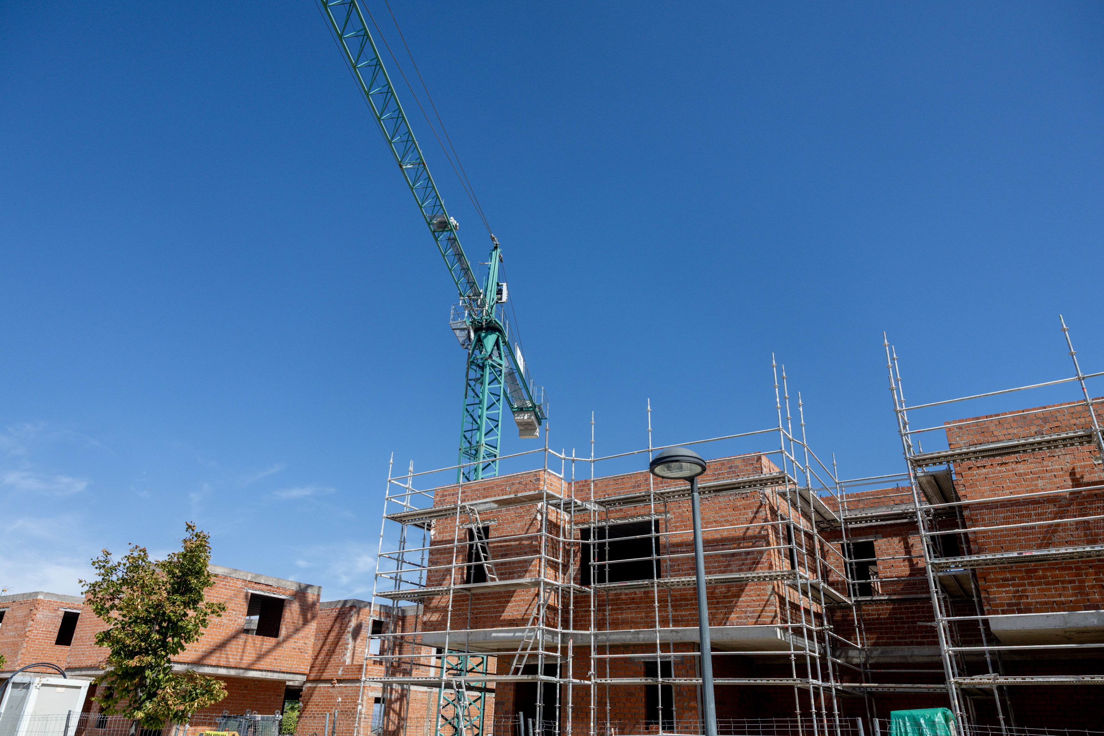 Por qué no se construye suficiente vivienda en España: falta de mano de obra, suelo y voluntad política, entre las razones Por qué no se construye suficiente vivienda en España: falta de mano de obra, suelo y voluntad política, entre las razones