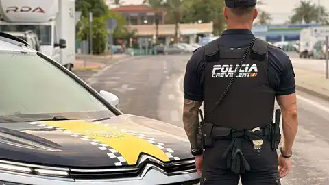 Un agente de la Policía Local de Crevillent. Un agente de la Policía Local de Crevillent.