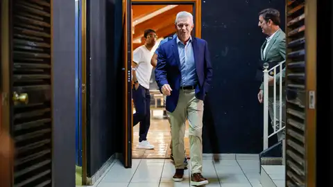 El técnico mexicano Javier Aguirre durante su presentación este lunes como nuevo entrenador del Valencia CF. El técnico mexicano Javier Aguirre durante su presentación este lunes como nuevo entrenador del Valencia CF.