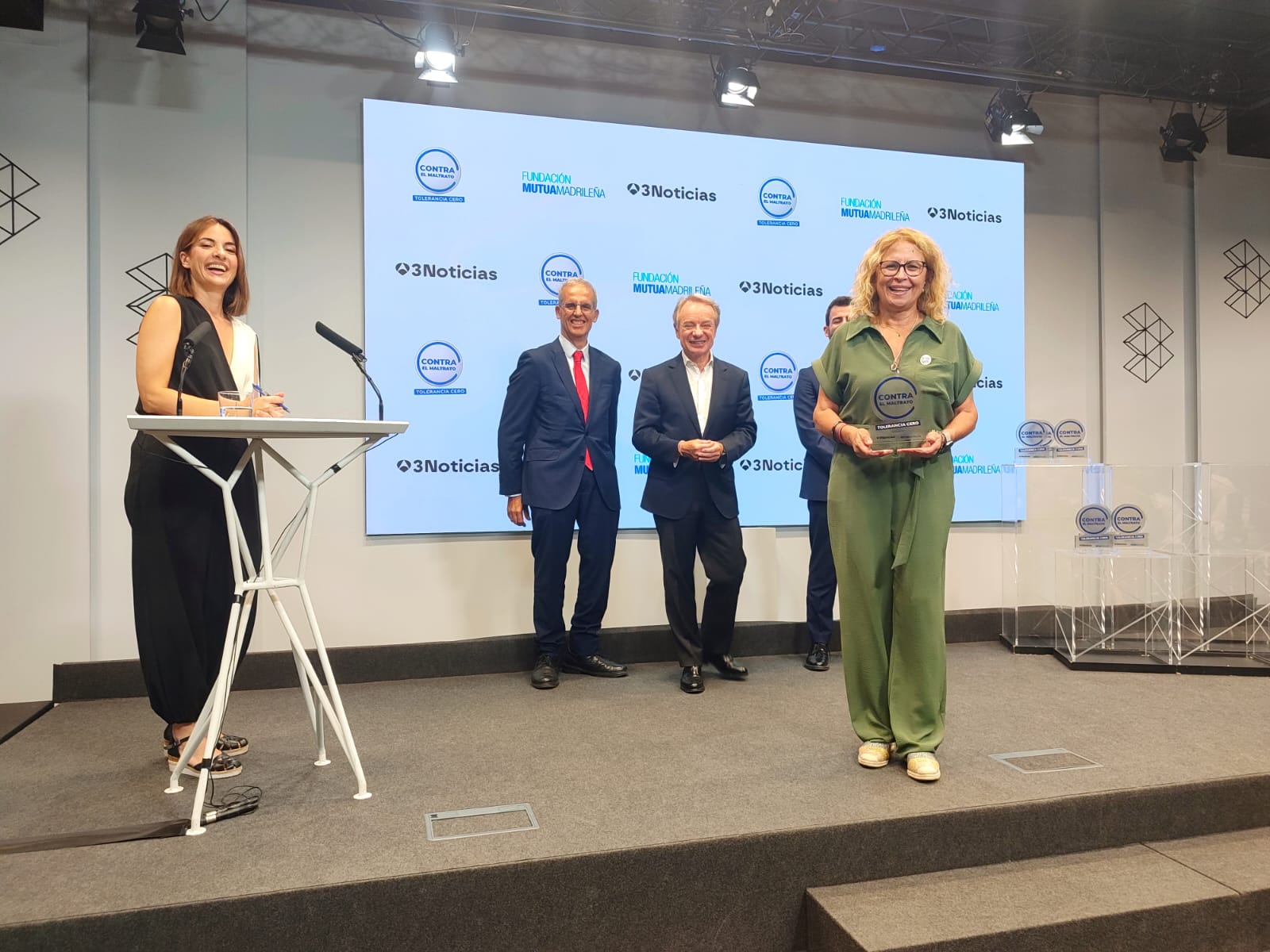 Rojales suma el reconocimiento 'Municipios contra el Maltrato, Tolerancia Cero' de la Fundación Mutua Madrileña y Antena 3 Rojales suma el reconocimiento 'Municipios contra el Maltrato, Tolerancia Cero' de la Fundación Mutua Madrileña y Antena 3
