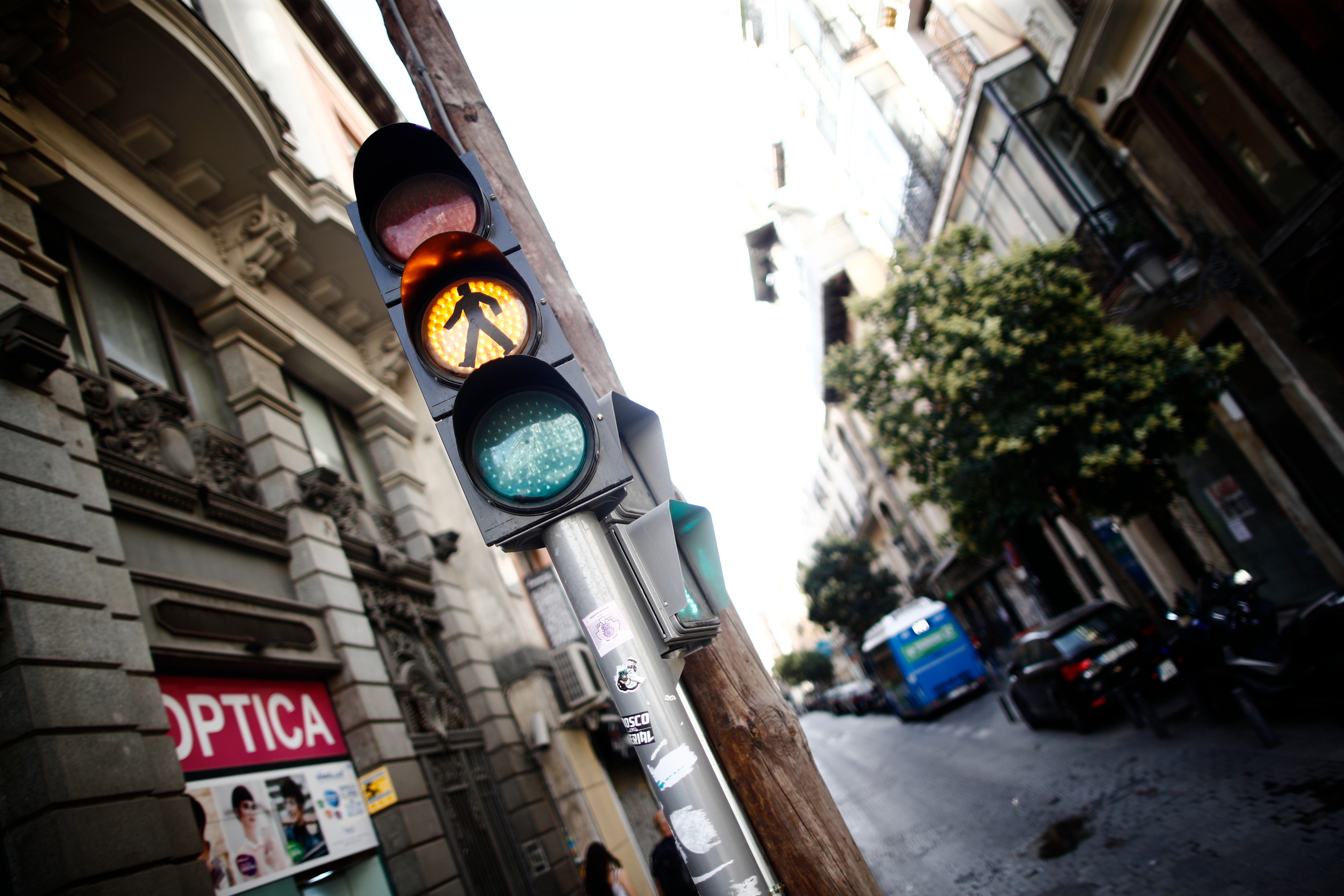 La nueva normativa de tráfico que cambia los semáforos: adiós a luz ámbar intermitente La nueva normativa de tráfico que cambia los semáforos: adiós a luz ámbar intermitente