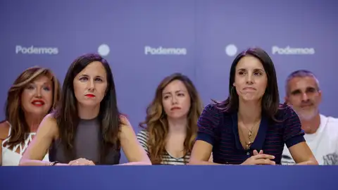 La secretaria general de Podemos, Ione Belarra, junto a la secretaria Política, Irene Montero (d). La secretaria general de Podemos, Ione Belarra, junto a la secretaria Política, Irene Montero (d).