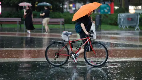 Lluvias torrenciales en España, en directo: avisos de AEMET, zonas en alerta roja y última hora del temporal Lluvias torrenciales en España, en directo: avisos de AEMET, zonas en alerta roja y última hora del temporal