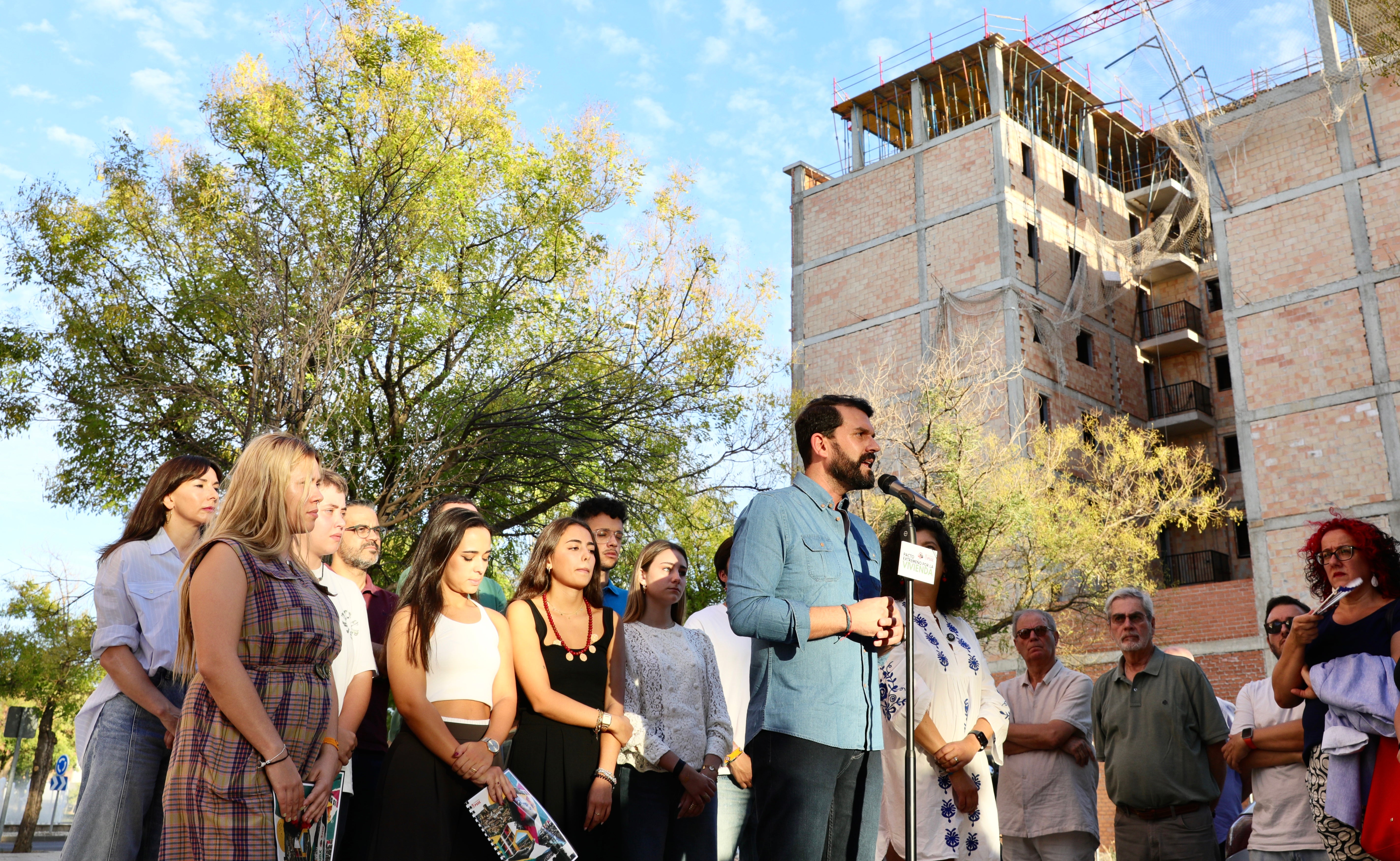 El PSOE propone un Pacto Extremeño por la Vivienda al resto de fuerzas políticas y los agentes sociales y económicos de la región El PSOE propone un Pacto Extremeño por la Vivienda al resto de fuerzas políticas y los agentes sociales y económicos de la región