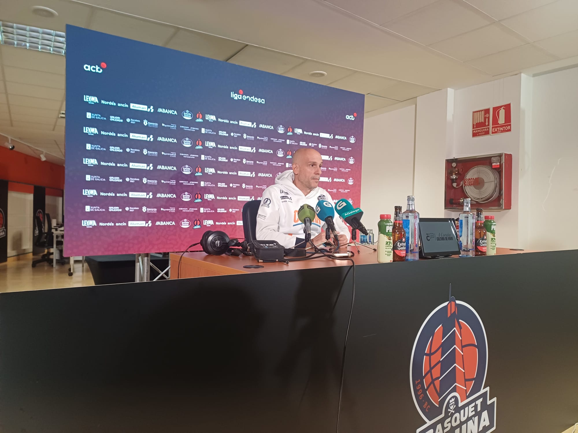 Baxi jugará Eurocup y Carles Marco quiere competir con el "cuchillo entre los dientes" para que A Coruña disfrute de la Liga ACB Endesa Baxi jugará Eurocup y Carles Marco quiere competir con el "cuchillo entre los dientes" para que A Coruña disfrute de la Liga ACB Endesa