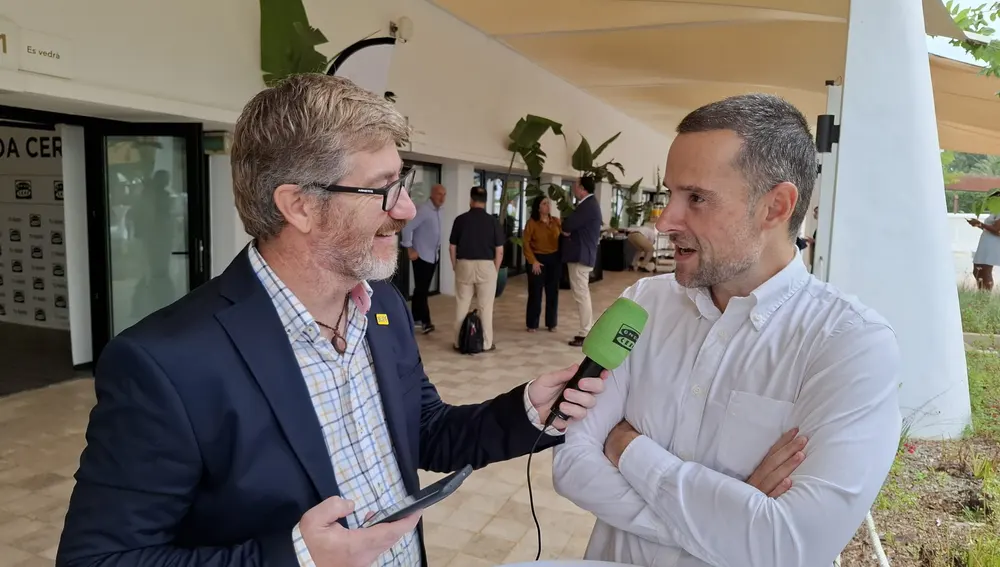 Manu Gon con Mariano Juan, vicepresidente del Consell d'Eivissa Manu Gon con Mariano Juan, vicepresidente del Consell d'Eivissa