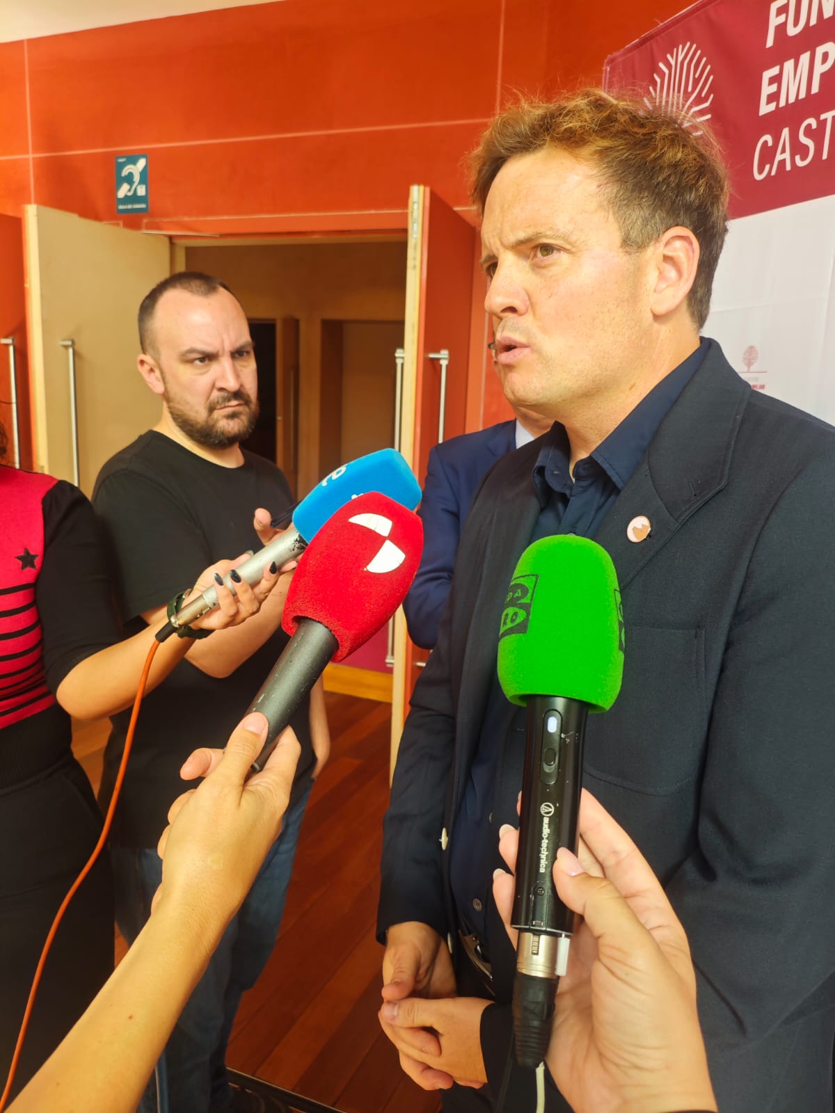 james-bond-ha-vuelto-ya-es-su-casa james-bond-ha-vuelto-ya-es-su-casa