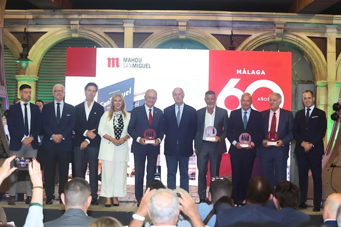 Mahou San Miguel reconoce a Antonio Banderas, al Ayuntamiento de Málaga, al Unicaja Baloncesto y a Manuel Villafaina por su contribución al desarrollo de la provincia Mahou San Miguel reconoce a Antonio Banderas, al Ayuntamiento de Málaga, al Unicaja Baloncesto y a Manuel Villafaina por su contribución al desarrollo de la provincia