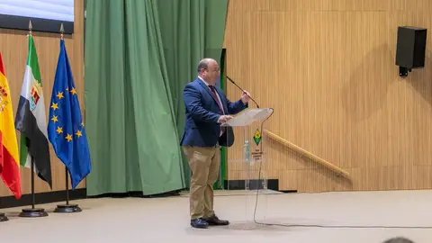 La Junta destaca en la Feria de Zafra su compromiso con el sector y pide al Gobierno de España que rectifique sus políticas agrarias La Junta destaca en la Feria de Zafra su compromiso con el sector y pide al Gobierno de España que rectifique sus políticas agrarias
