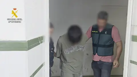 Detenidos dos jóvenes acusados de agredir a una persona sin hogar hasta dejarla inconsciente Detenidos dos jóvenes acusados de agredir a una persona sin hogar hasta dejarla inconsciente