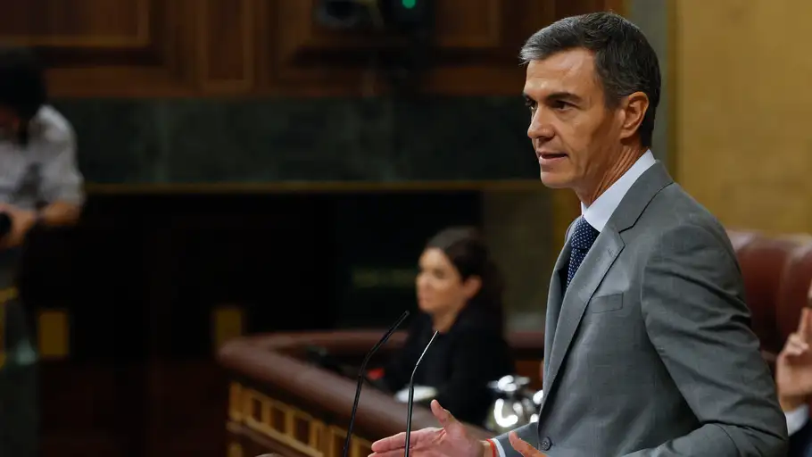 El presidente del Gobierno, Pedro Sánchez, interviene en el pleno en el que se debate y vota los decretos de vivienda del Gobierno celebrado este viernes en el Congreso. El presidente del Gobierno, Pedro Sánchez, interviene en el pleno en el que se debate y vota los decretos de vivienda del Gobierno celebrado este viernes en el Congreso.